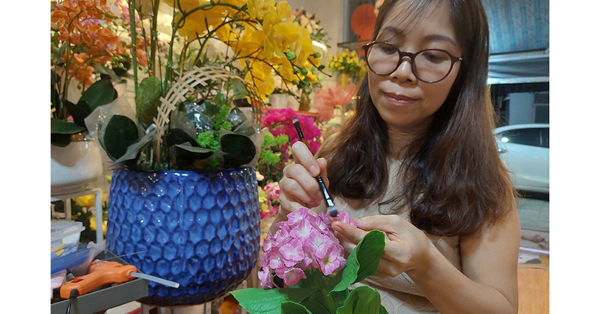 Những ngón nghề độc, lạ: Làm cho đất sét nở hoa