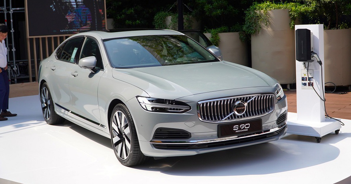 Volvo S90 Recharge giá 2,89 tỉ đồng, xe lai điện tiết kiệm xăng nhất Việt Nam