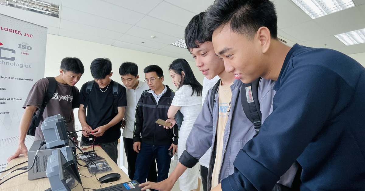 Sẵn sàng bước vào 'cuộc đua' nhân lực vi mạch bán dẫn