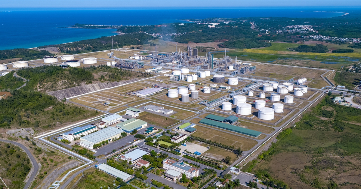 Trong thời gian bảo dưỡng, Nhà máy lọc dầu Dung Quất vẫn xuất bán xăng dầu