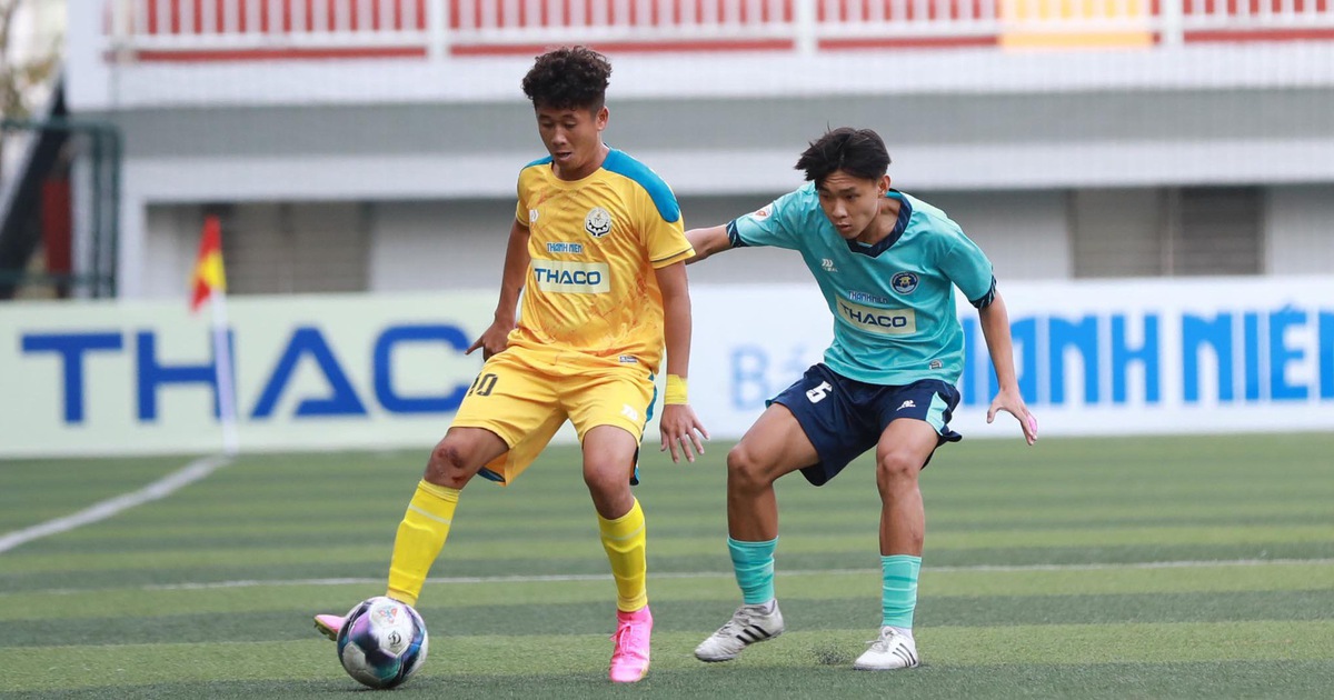 Vào tứ kết nhờ những bàn thắng tuyệt đẹp