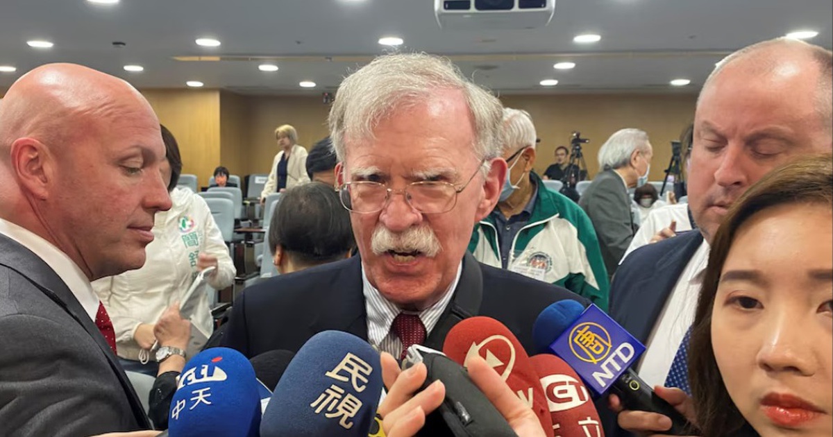 Cựu cố vấn John Bolton nói ông Trump muốn được đối xử như ông Kim Jong-un