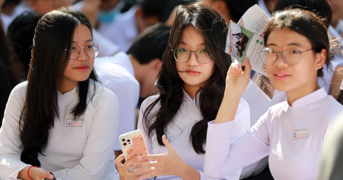 Tuyển sinh 2024: Lưu ý khi chọn học khối ngành sức khỏe