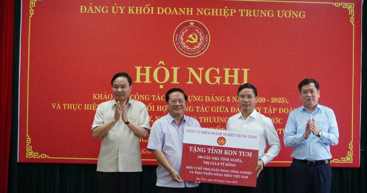 Tặng 100 căn nhà tình nghĩa cho người nghèo ở 2 xã miền núi Kon Tum