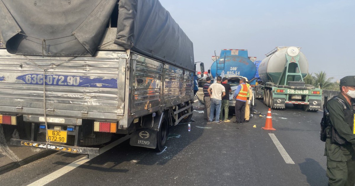 Tai nạn liên tiếp, cao tốc TP.HCM - Trung Lương kẹt xe gần 10 km