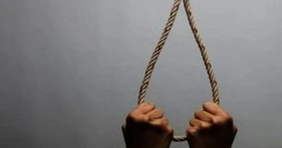 Vợ chồng giám đốc hợp tác xã tử vong trong tư thế treo cổ