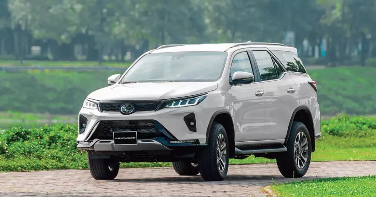 SUV 7 chỗ: Toyota Fortuner tung bản cải tiến vẫn bị Ford Everest bỏ xa doanh số