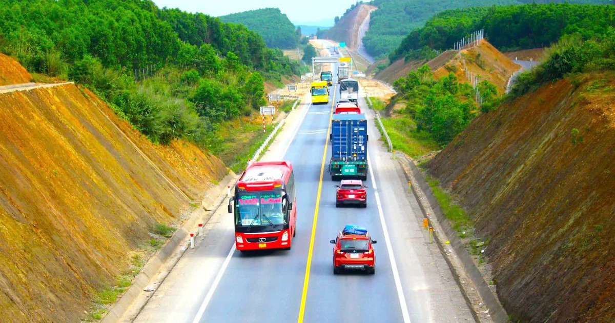 Cấm xe khách, xe tải nặng vào cao tốc Cam Lộ - La Sơn từ 4.4