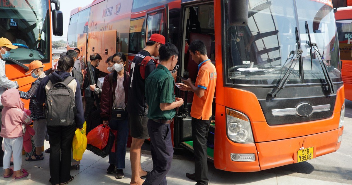 Giá vé xe, vé tàu từ TP.HCM đi các tỉnh kỳ nghỉ lễ 30.4 - 1.5 là bao nhiêu?