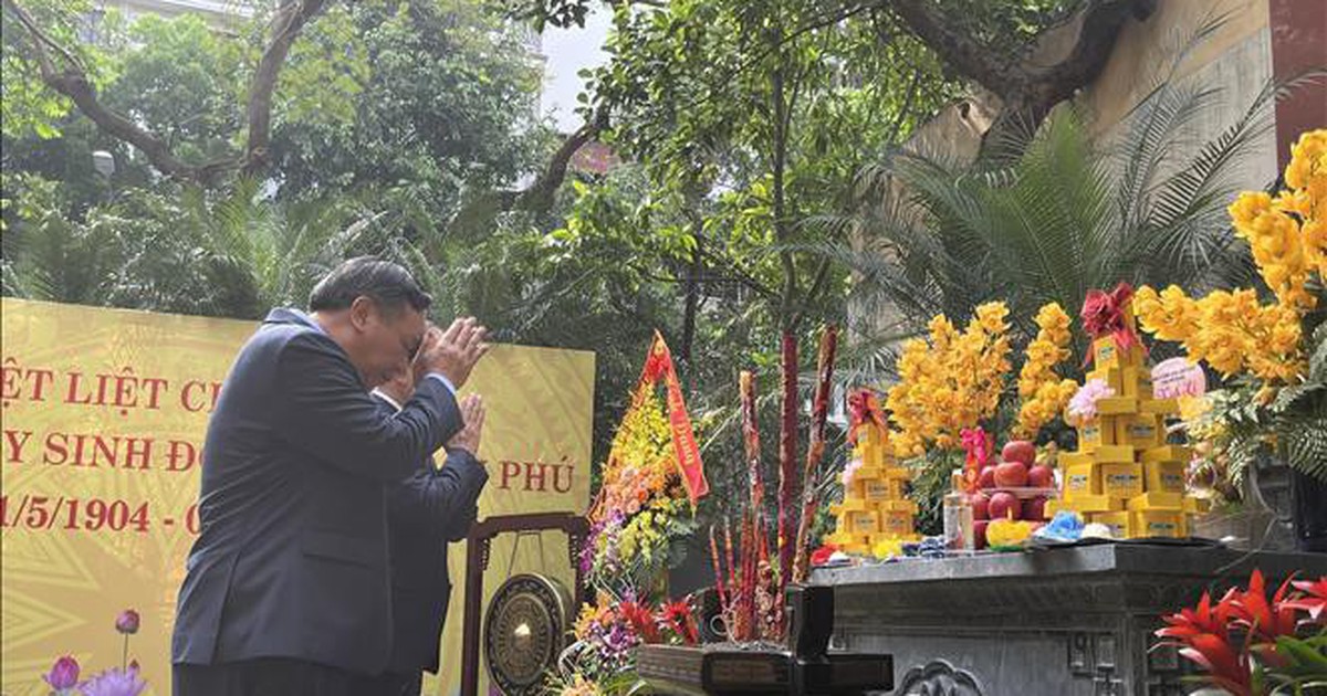 Dâng hương tưởng niệm Tổng Bí thư Trần Phú