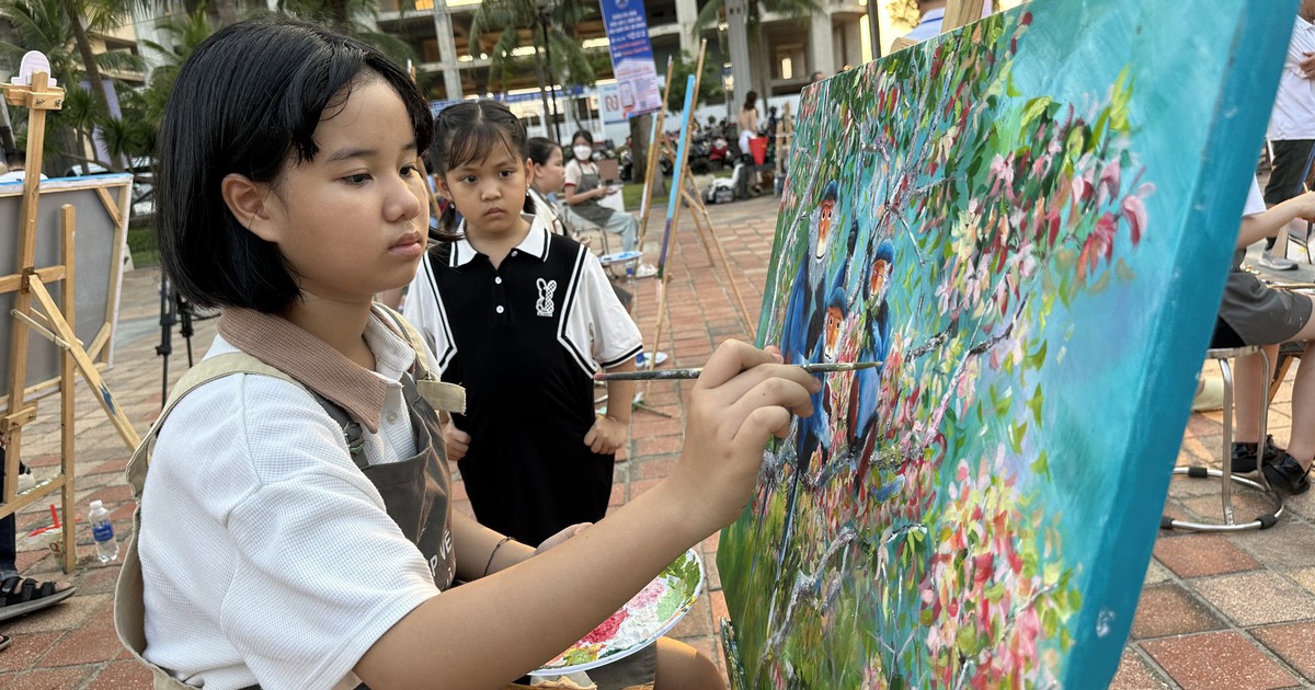 Biển Đà Nẵng sôi động vào mùa du lịch hè