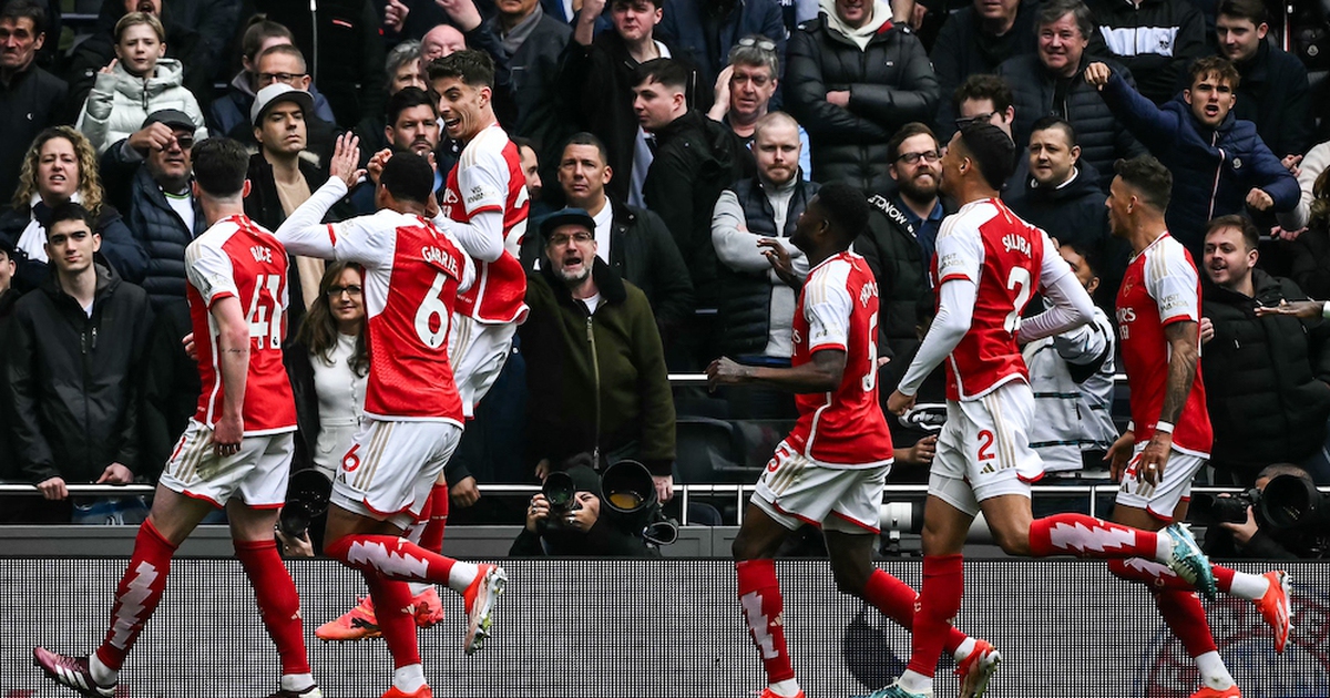 Gay cấn đua vô địch Ngoại hạng Anh: Arsenal vượt ải Tottenham, gây áp lực cho Man City