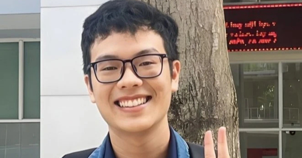 Thủ khoa tiếp sức gen Z: 'Vật lộn' giải đề, cách nào để không bị nản?