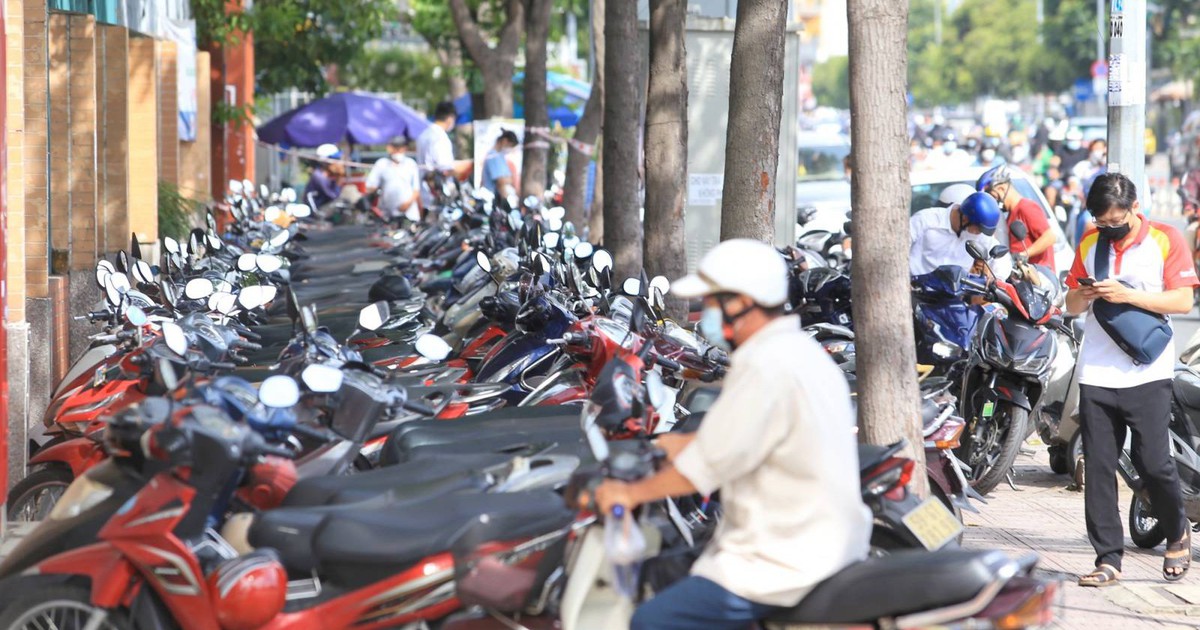 'TP.HCM không đặt ra quy định để thu phí tất cả vỉa hè'