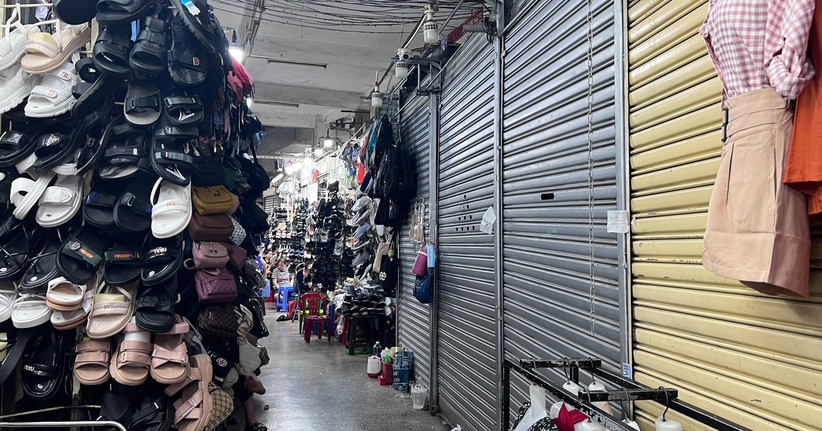 Trả mặt bằng ở TP.HCM: Nhiều sạp ki ốt cửa đóng tắt đèn tối om, giá rẻ nhưng không ai thuê