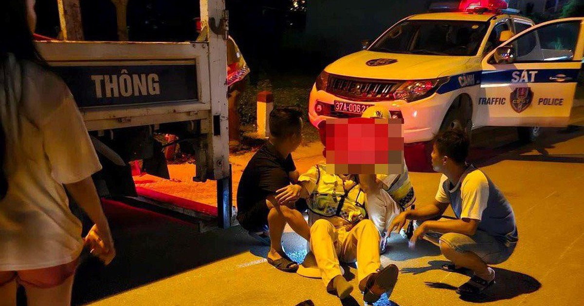'Thông chốt' kiểm tra nồng độ cồn, tông gãy chân cảnh sát giao thông