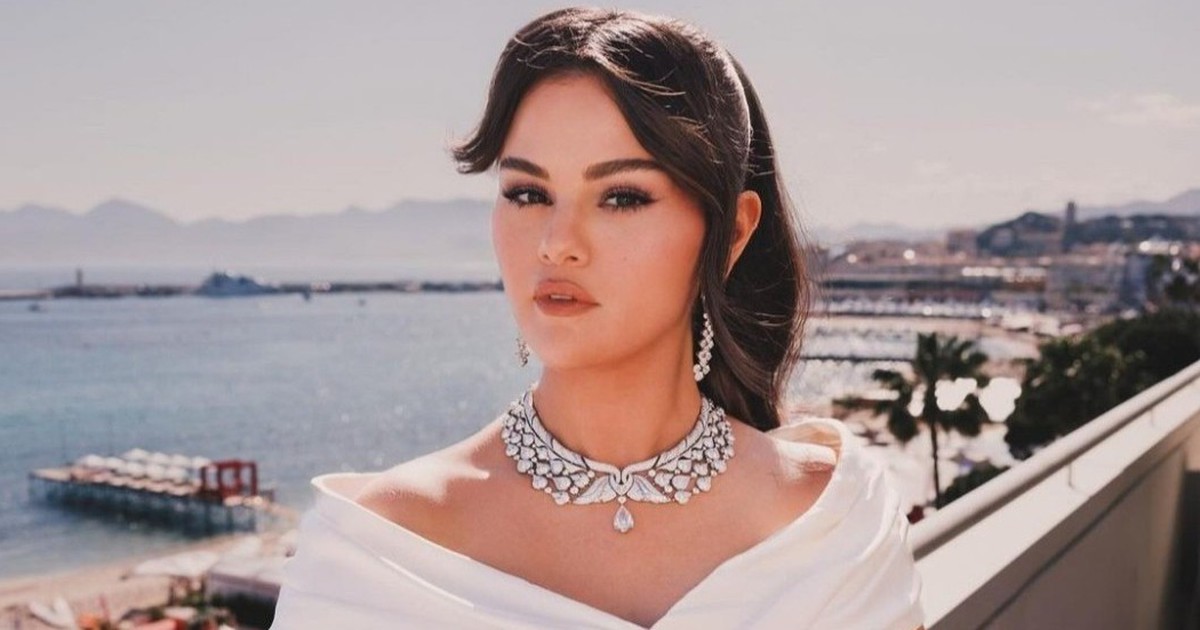 Selena Gomez sơn bộ móng tay 13 USD đến thảm đỏ Cannes