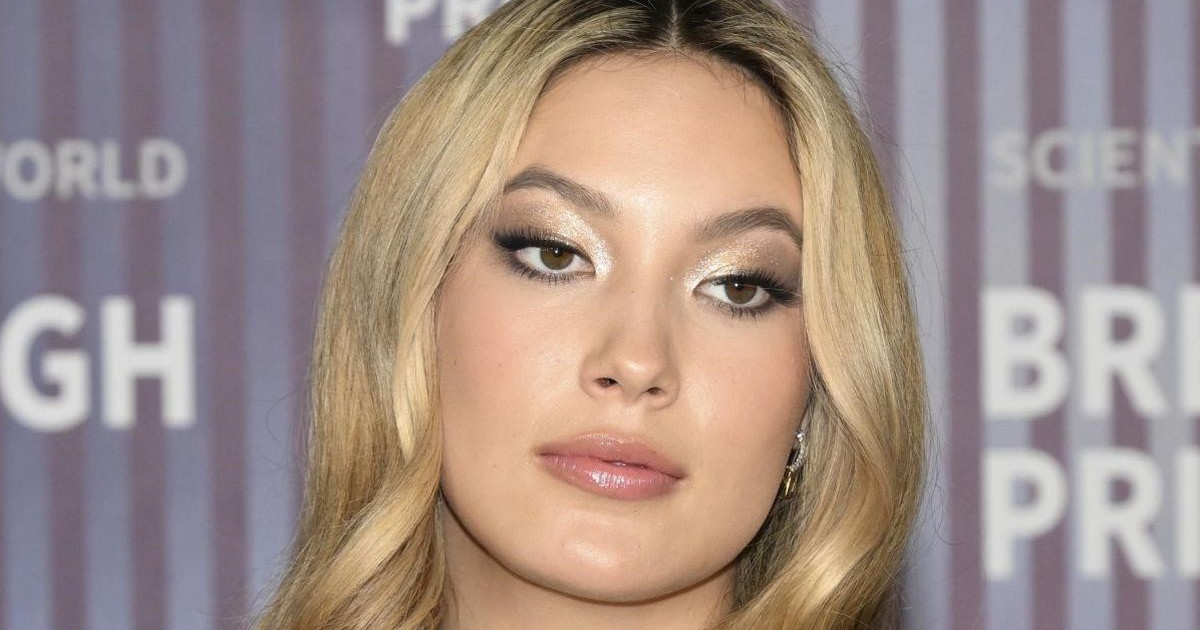 Ngôi sao Joey King và Eileen Gu diện trang phục trong BST Xuân/Hè 2024 của Công Trí