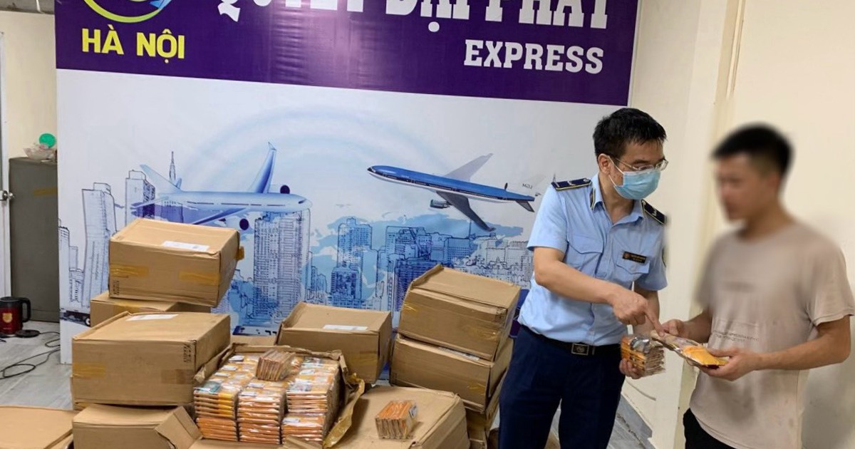 Bắt lô hàng thuốc lá điện tử gửi chuyển phát nhanh