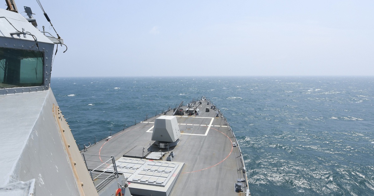 Chiến hạm Mỹ đi qua eo biển Đài Loan, quân đội Trung Quốc hành động