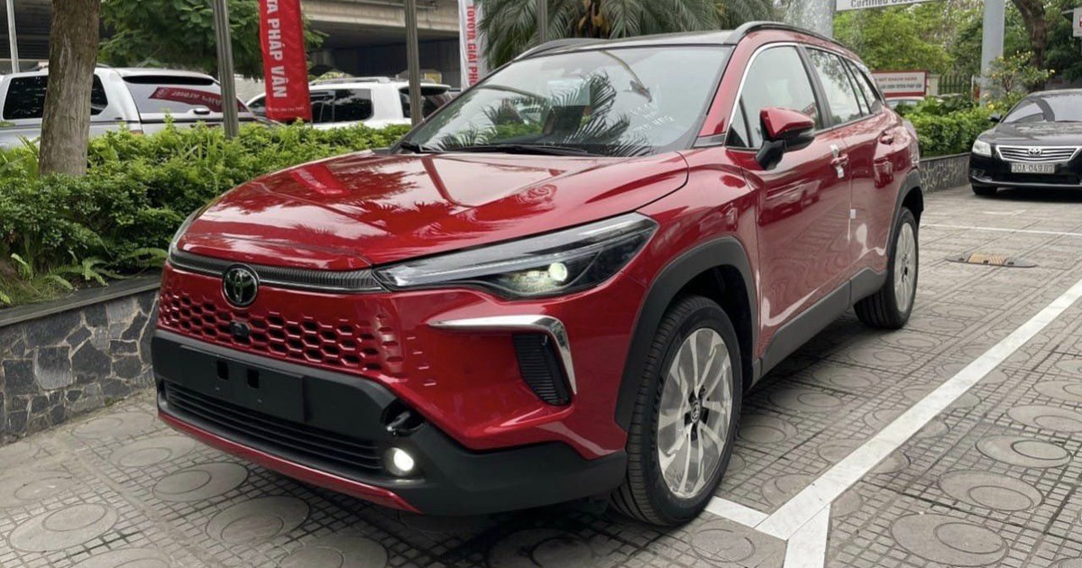 Toyota Corolla Cross 2024 giảm 40 triệu, người dùng xe cũ 'ngậm ngùi'