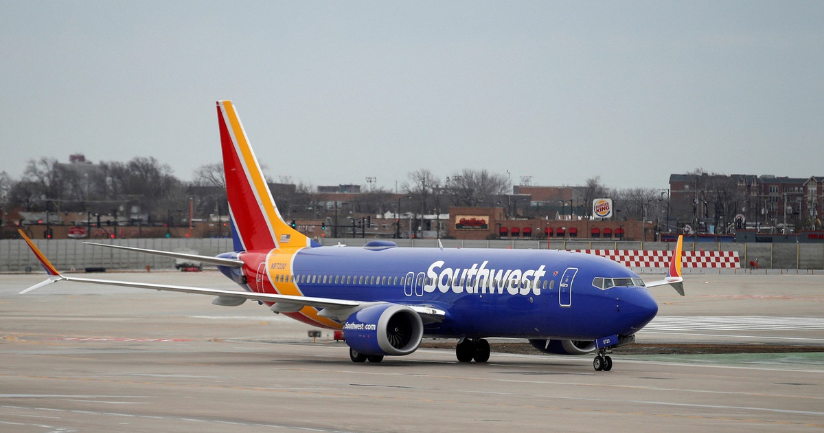 Máy bay Boeing suýt lao xuống biển, giới chức Mỹ điều tra