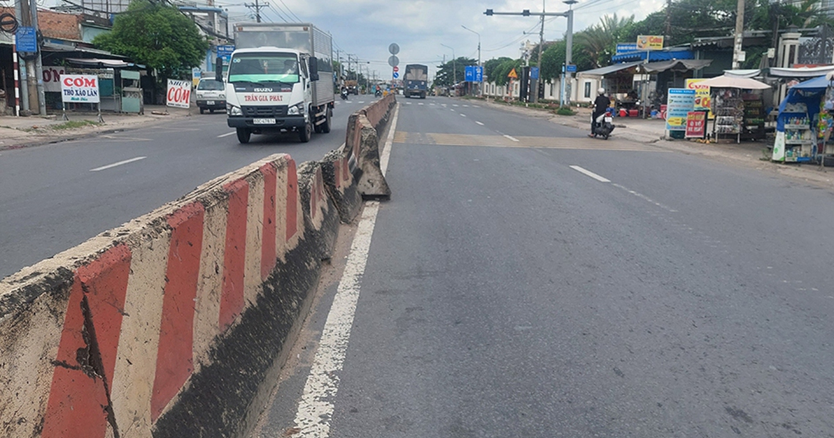 Dải phân cách nguy hiểm trên quốc lộ