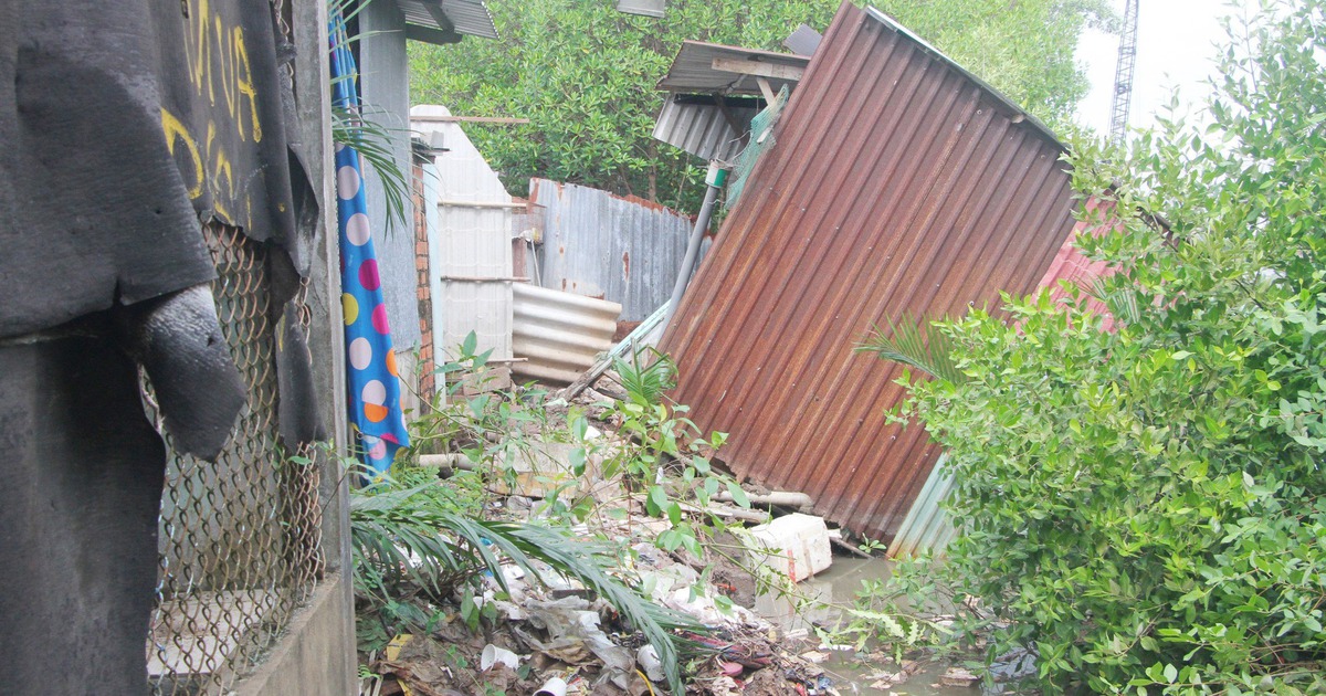 Sạt lở nghiêm trọng bờ sông Bạc Liêu, 27 căn nhà bị ảnh hưởng