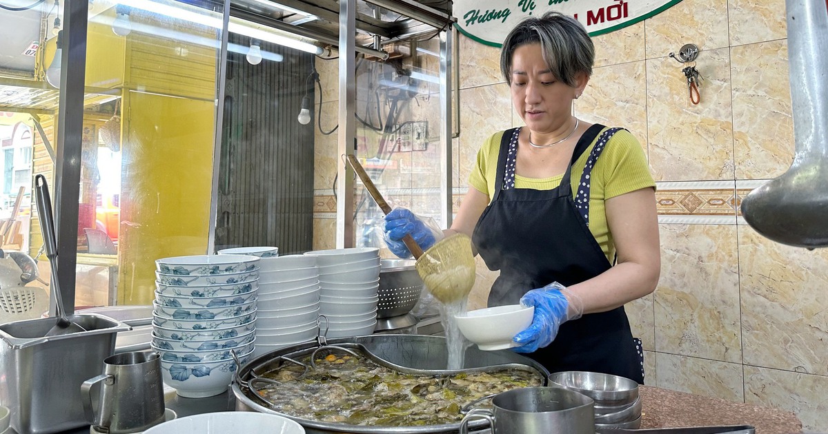 Quán 'phở Michelin' ở TP.HCM mở từ năm 1958: Chuyện chủ quán đứng quầy từ sáng tới tối