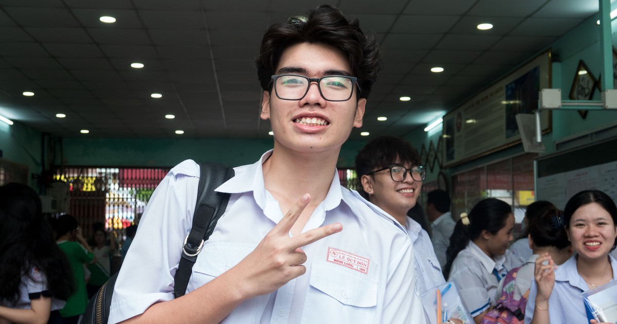 Thi tốt nghiệp THPT 2024: Nam sinh ôn luyện 180 đề để 'vững bút' làm toán