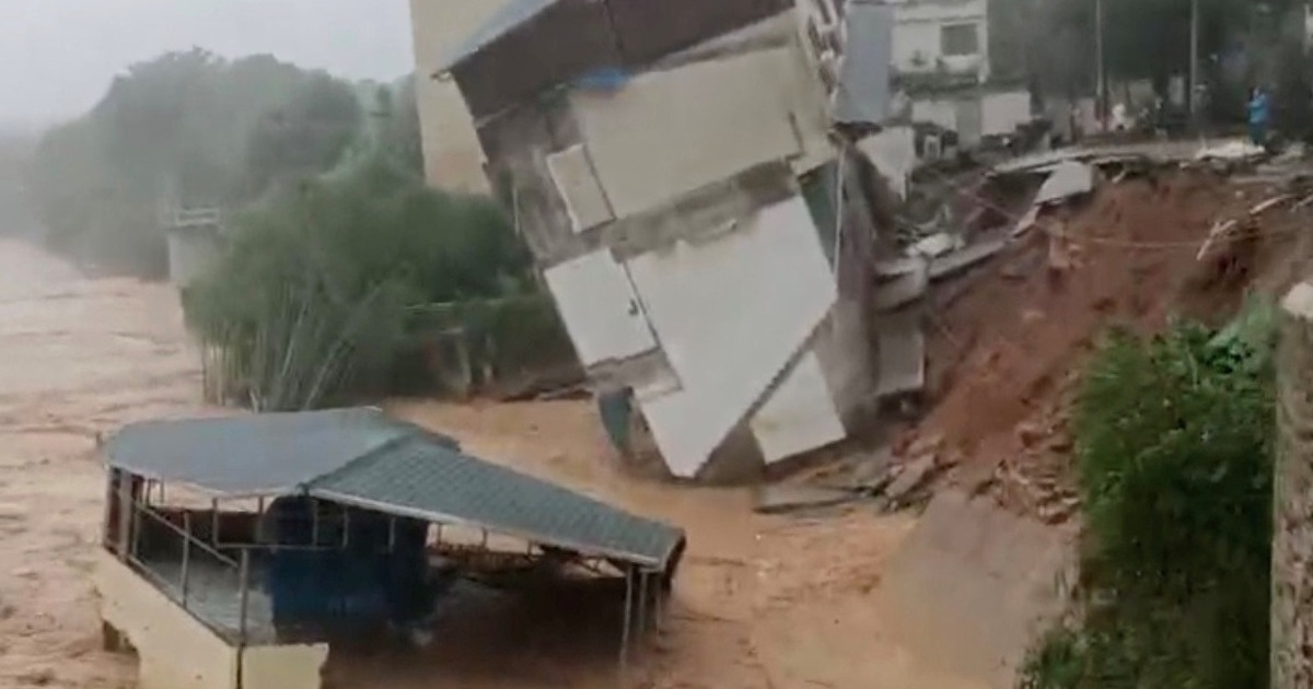 Trung Quốc ra báo động đỏ về mưa bão