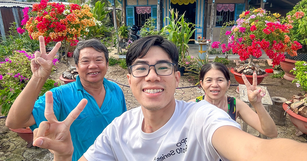 Chàng trai bỏ phố về quê gây xúc động với loạt clip bên cha mẹ