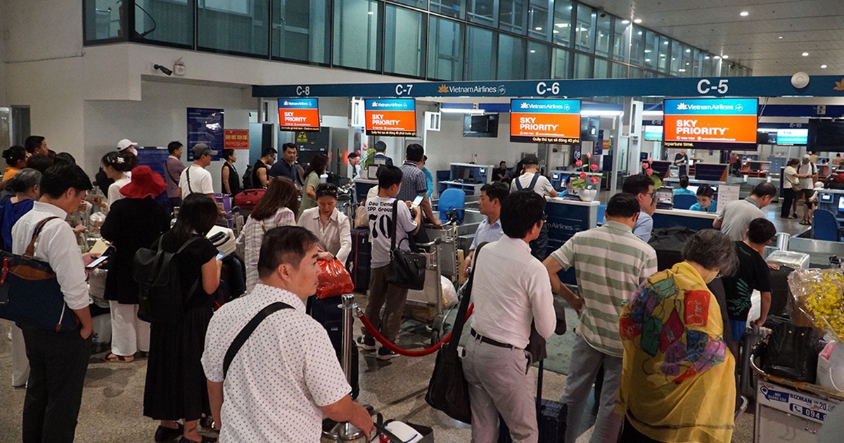 Giá vé máy bay hạ nhiệt trước thềm cao điểm