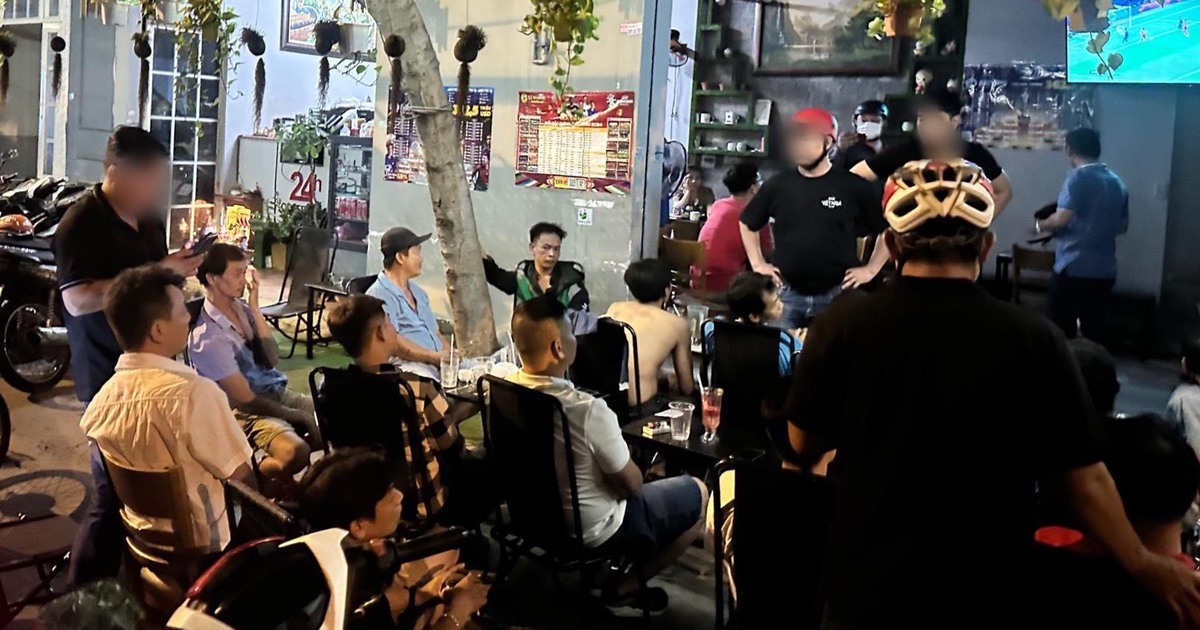 Triệt phá tội phạm cờ bạc: Bên ngoài bán cà phê, bên trong cá độ bóng đá