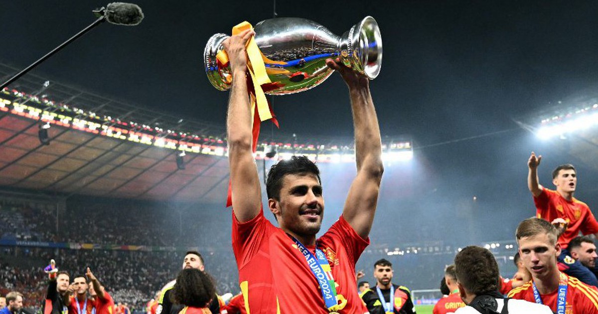 Rodri ‘cầu thủ Tây Ban Nha xứng đáng đoạt Quả bóng vàng’, Yamal ‘món quà sinh nhật tuyệt vời’