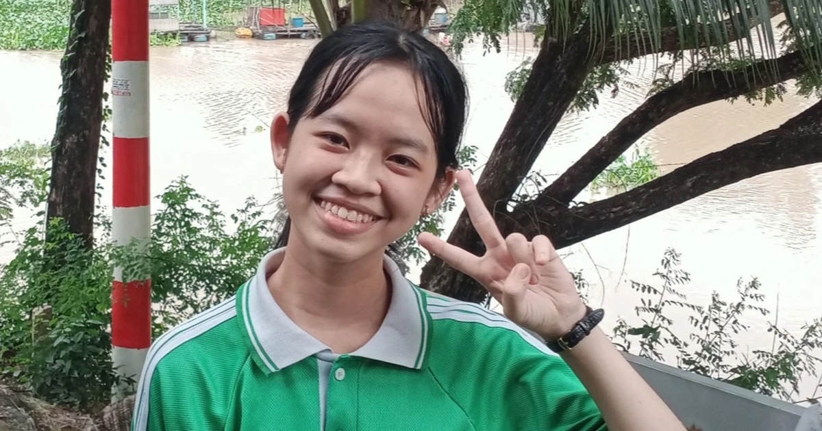 Nữ sinh đạt 10 điểm môn ngữ văn gia đình khó khăn, tự học là chính