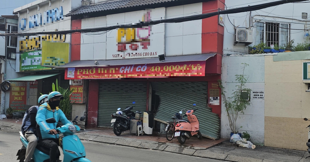 Cháy quán ăn lúc đêm khuya ở Tân Phú, người dân hô hào dập lửa