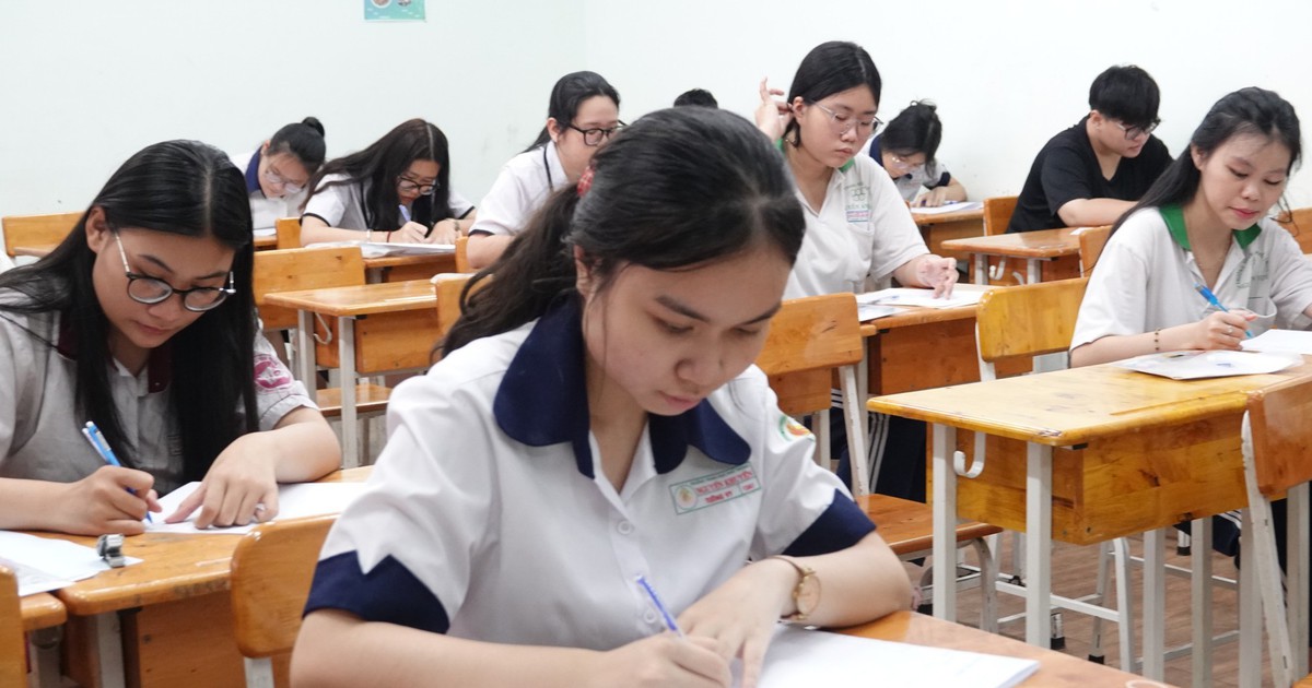 Chấm thi tốt nghiệp THPT 2024: Đáp án thoáng, điểm môn văn sẽ cao?