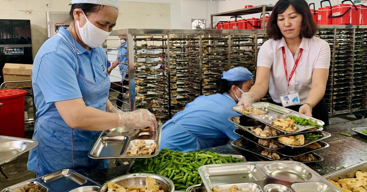 Đồng loạt tổ chức 'Bữa cơm công đoàn' trên cả nước