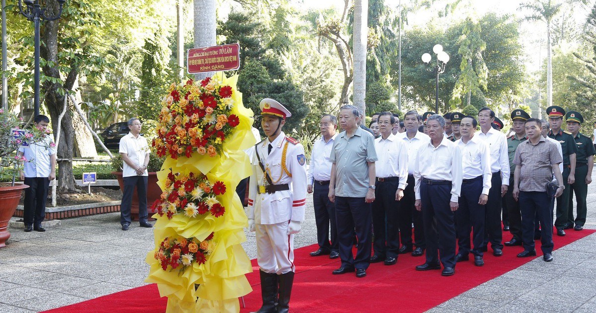 Chủ tịch nước Tô Lâm viếng Đền thờ Bác Hồ tại Trà Vinh