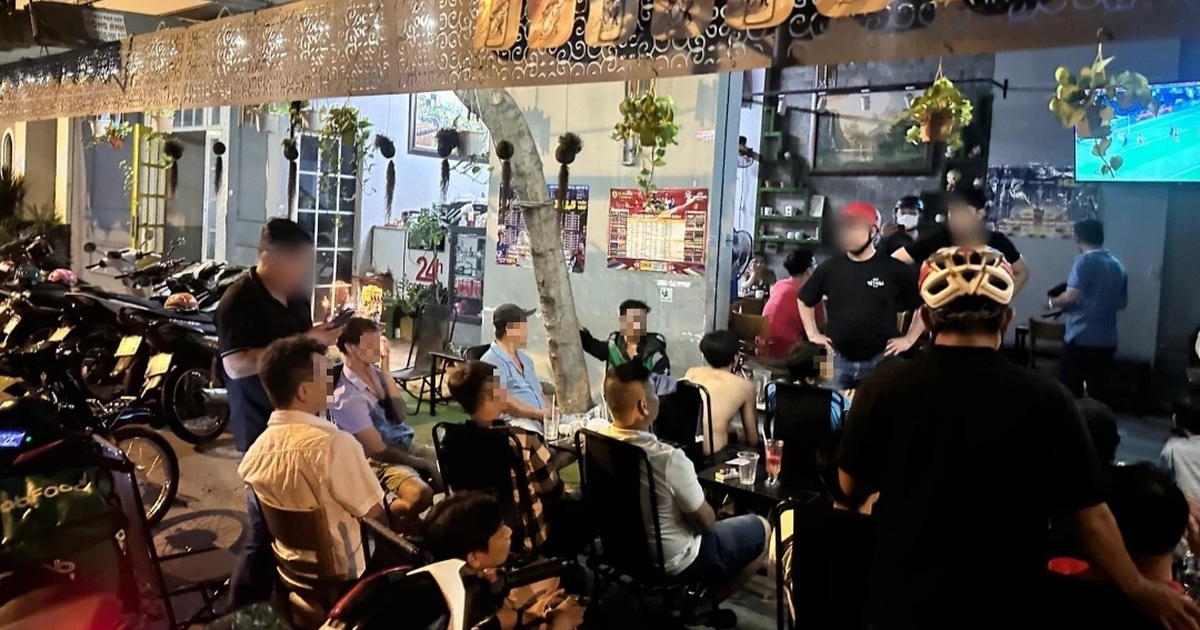 Công an Q.Tân Phú bắt nhiều người liên quan cá độ bóng đá mùa EURO 2024