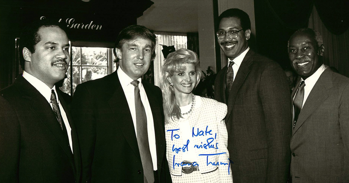 Danh tính người ngồi trên chuyến bay 'suýt chết' cùng ông Trump