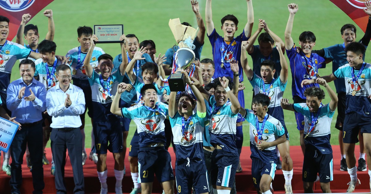 'Người khổng lồ' tỏa sáng giúp HAGL thắng PVF, lên ngôi U.21 quốc gia