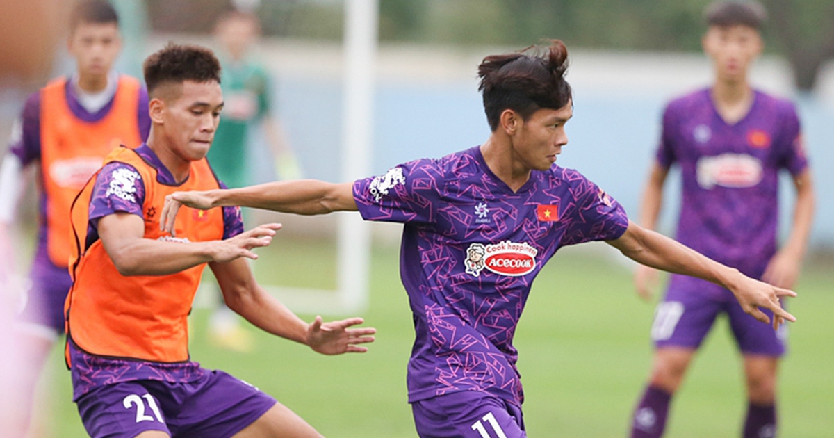 HLV Kim Sang-sik gọi nhiều cầu thủ 'lạ' lên U.22 Việt Nam, sắp đấu chủ nhà Trung Quốc