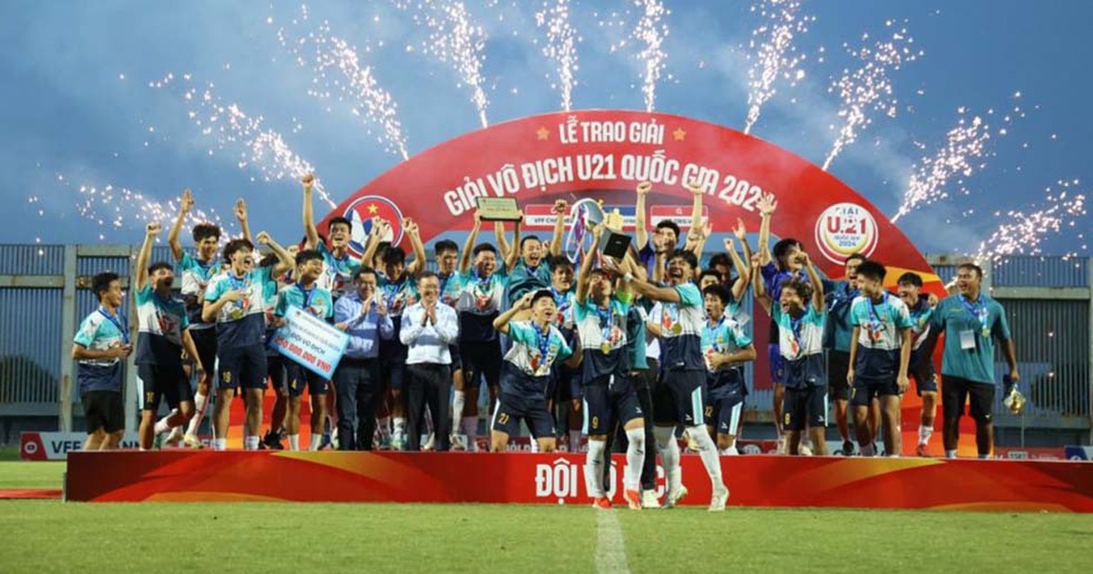 Lửa bóng đá vẫn cháy ở phố núi Pleiku