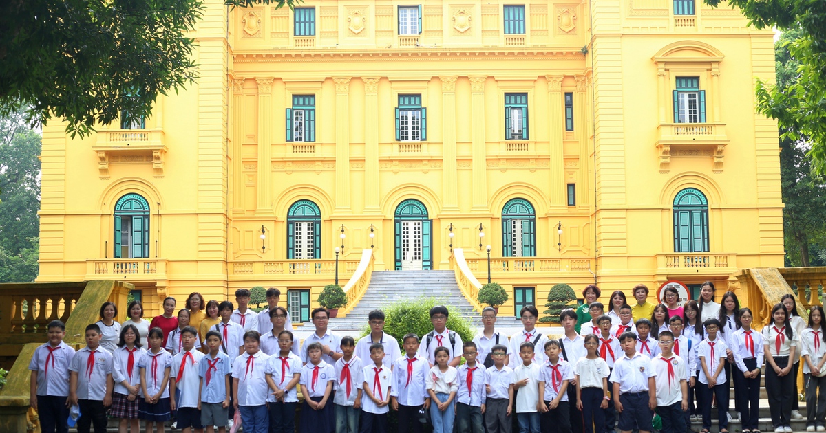 Học sinh giỏi xúc động khi được tuyên dương tại Phủ Chủ tịch