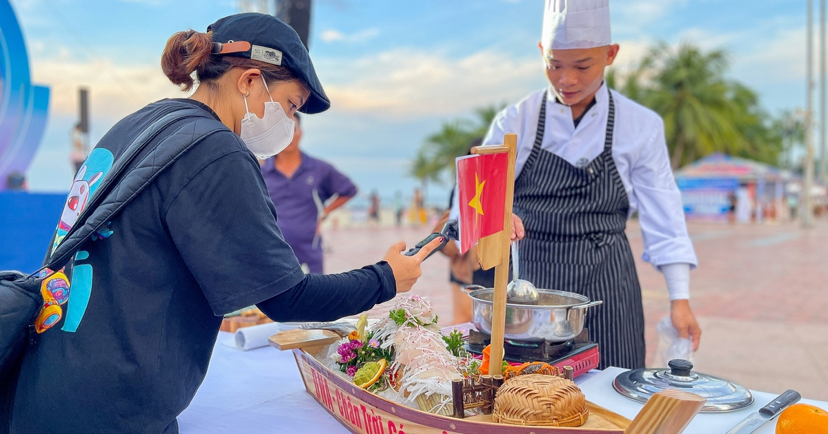 Độc đáo 'con tàu hữu nghị' ẩm thực tại lễ hội Việt Nam – Hàn Quốc 2024