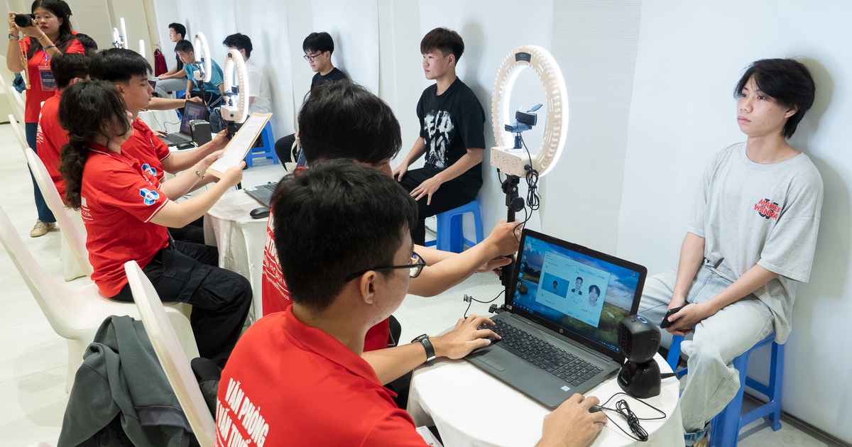 Tân sinh viên làm thủ tục nhập học trong 12 phút, 'nhanh hơn ăn tô bún bò'