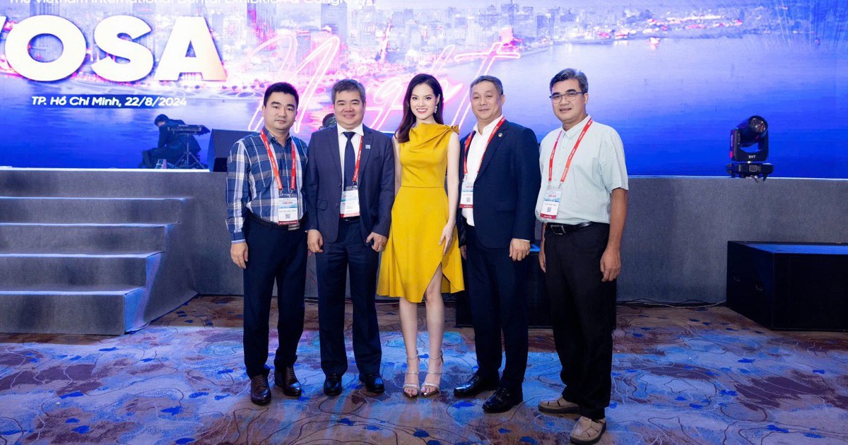 Sunny Đan Ngọc trình diễn tại Hội nghị Ngành răng hàm mặt quốc tế