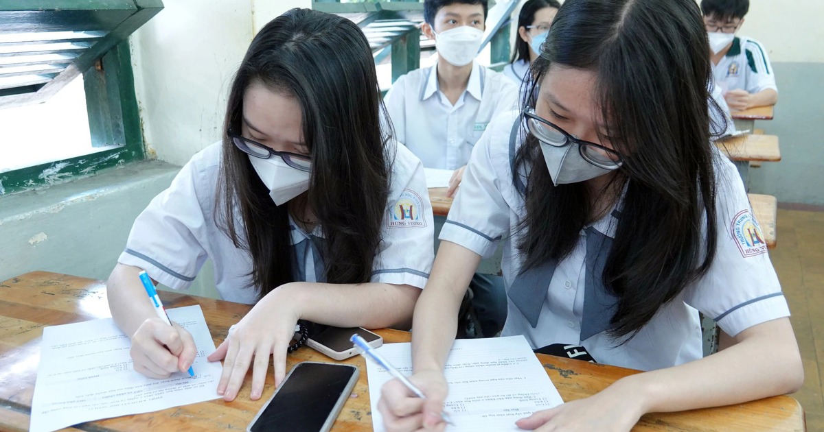 Muốn làm thủ khoa, đừng xài điện thoại?